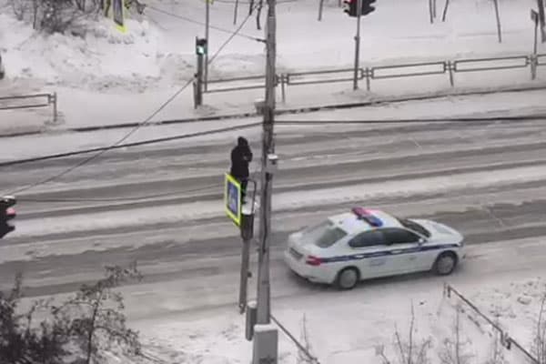 «Просто подстава». В Каменске-Уральском гаишники ловили нарушителей с помощью невероятно хитрой схемы