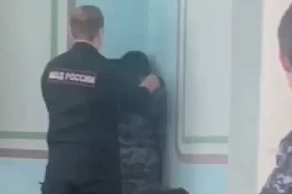 В Каменске-Уральском студент техникума купил преподавателю игру для PS4, чтобы тот не устроил им "прожарку". Скрин