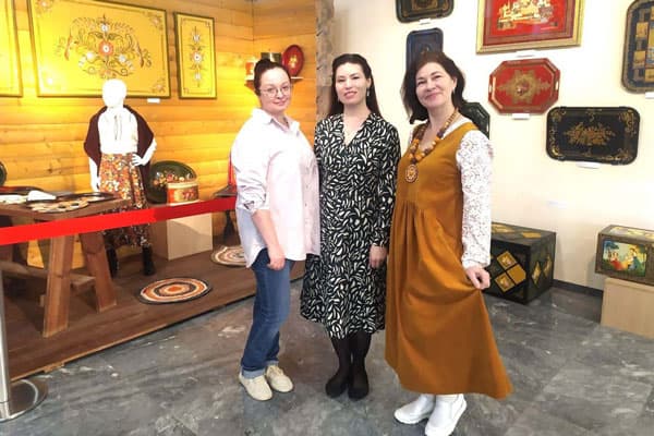 Мастер росписи из Каменска-Уральского посетила конференцию по народному художественному творчеству Среднего Урала и Сибири