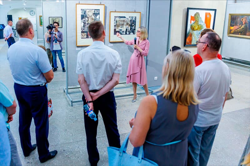 СинТЗ организовал в Каменске-Уральском выставку индустриальных картин