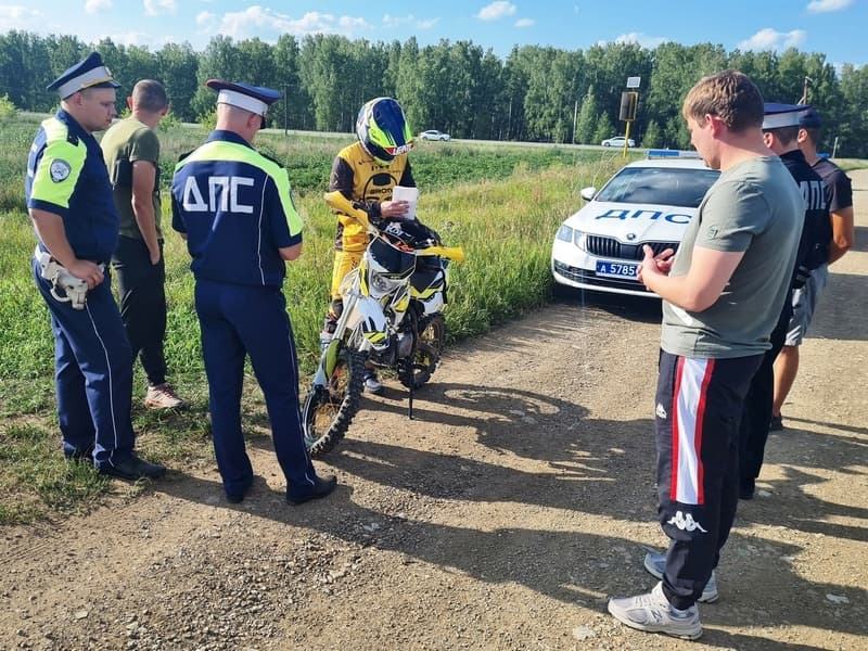 Водителям питбайков: каменская госавтоинспекция напомнила о том, кому нельзя за руль