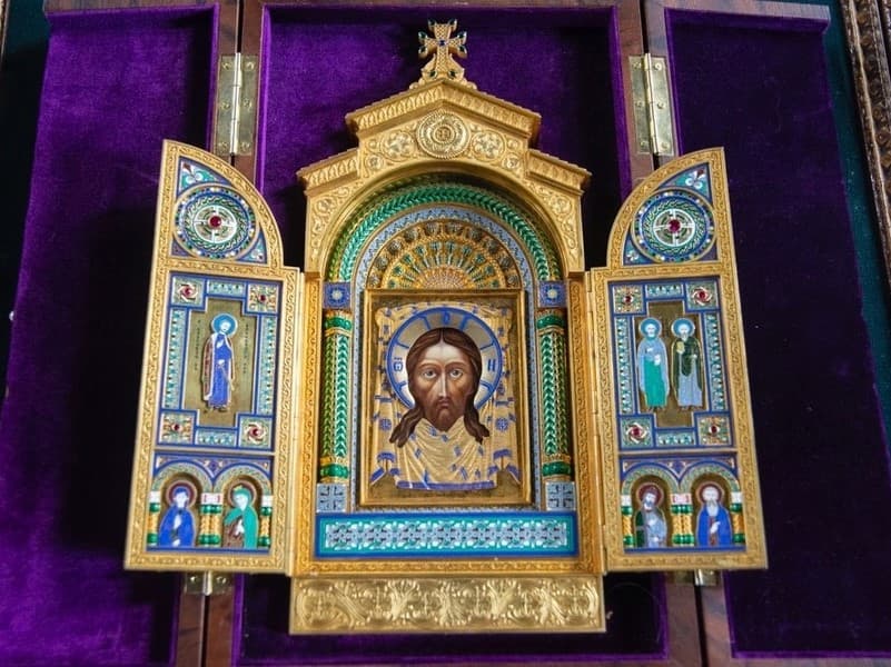 Икона из храма ВС РФ, переданная Путиным, прибыла в Каменск-Уральский