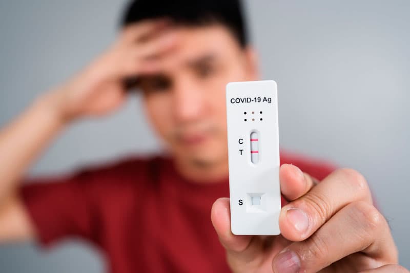 Возвращение коронавируса: восемь симптомов ковида новой волны — стоит ли их бояться?