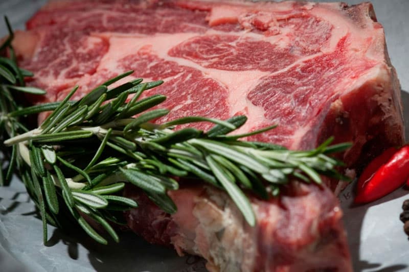 В Совфеде предложили компенсировать дефицит говядины в РФ олениной