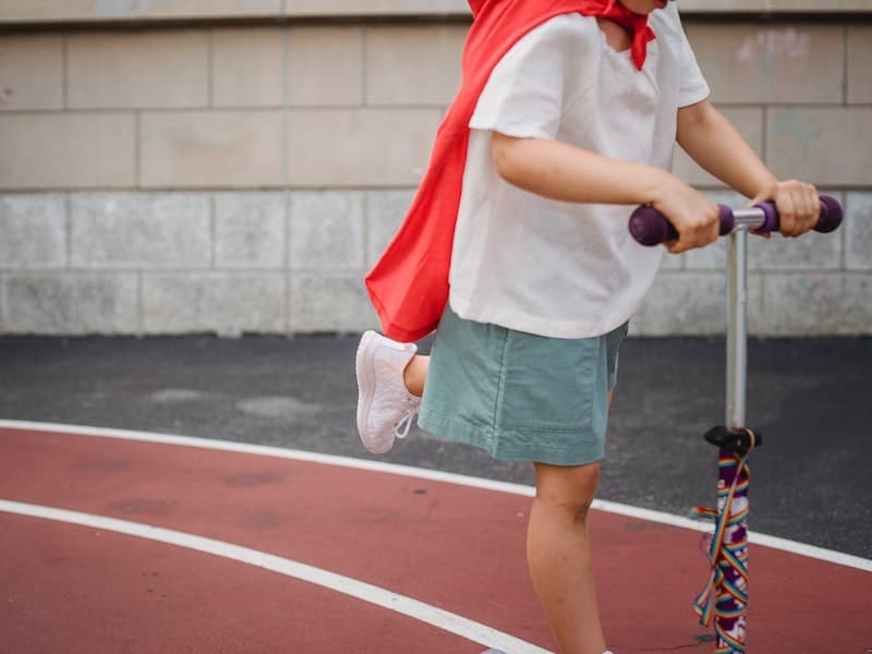 "Даже не извинились": свердловчанка пытается добиться наказания для 16-летнего самокатчика