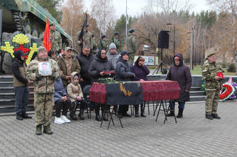 В Каменске-Уральском простились с ветераном СВО, воевавшим на Кавказе
