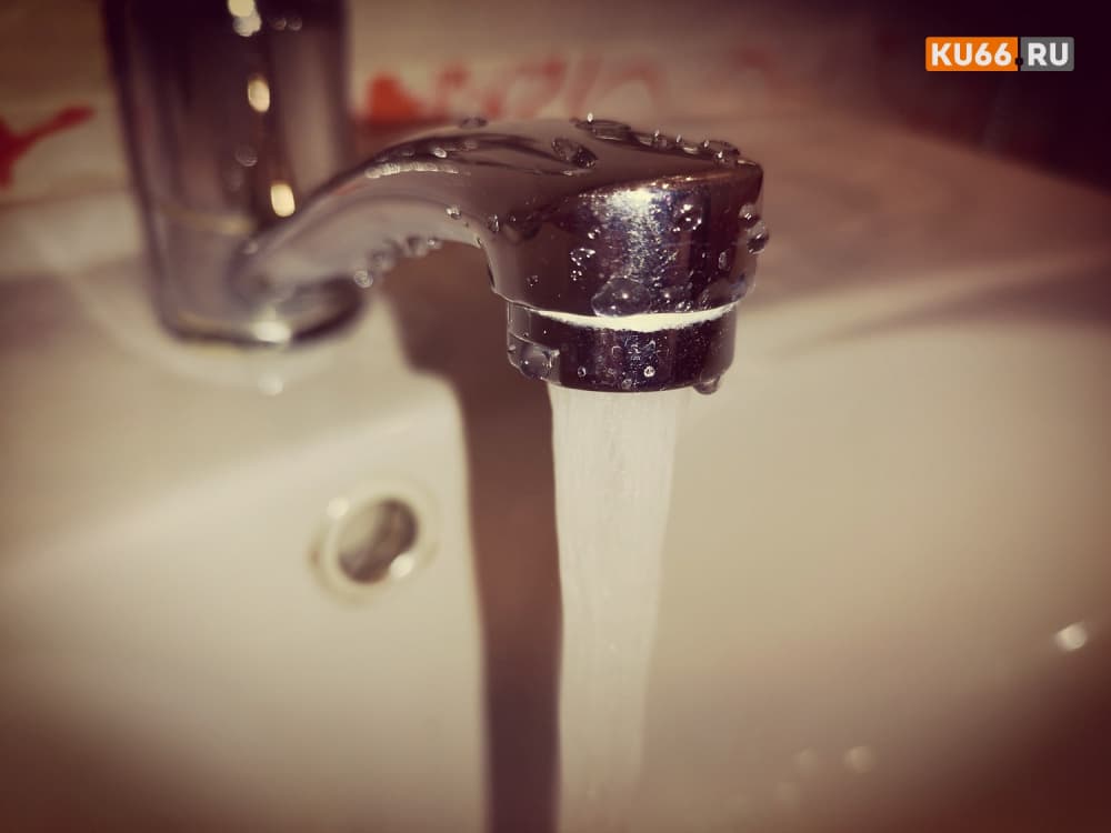 Запустили новый водовод: каменцам объяснили, почему вода из крана — белая