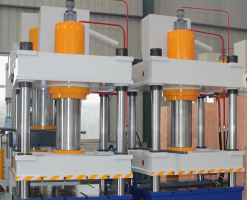 Каменский завод предложил горожанам работу с зарплатой до 120 тысяч