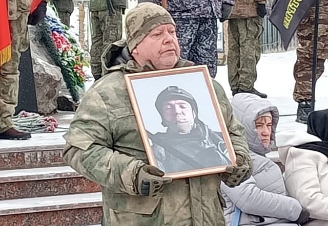 В Каменске-Уральском простились с разведчиком, погибшим на СВО