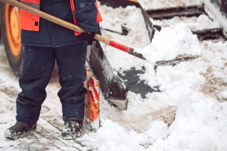 Дворники, коллекторы и врачи: эксперты составили топ-20 самых дефицитных специалистов в Свердловской области