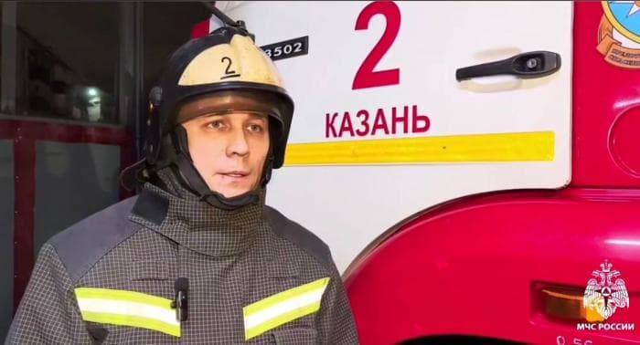 "Не считаю себя героем": в Казани сотрудник МЧС накрыл младенца своим телом, чтобы спасти от атаки БПЛА