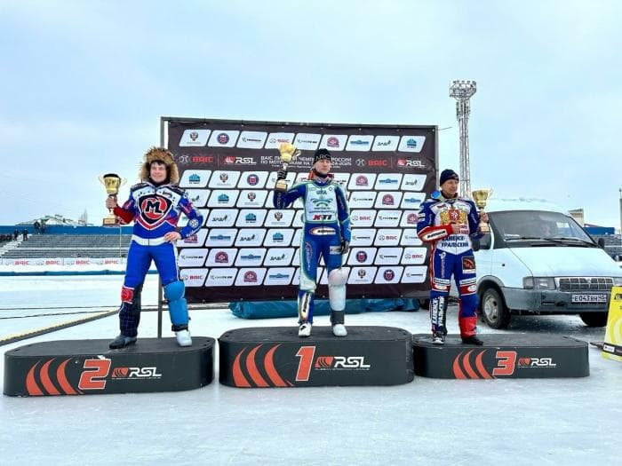 Гонщик из Каменска-Уральского вырвал бронзу в третьем финале личного Чемпионата России по мотогонкам на льду