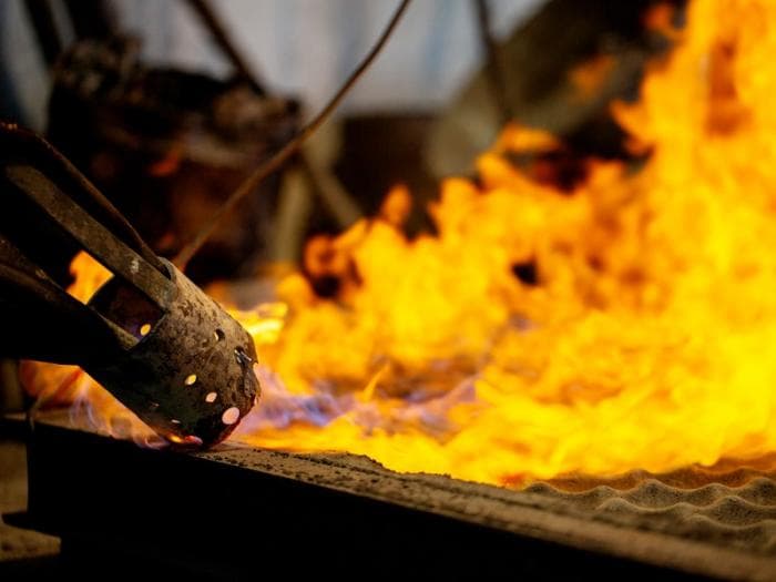 «Нас травят!»: жители Каменска-Уральского задыхаются от запаха жженой резины