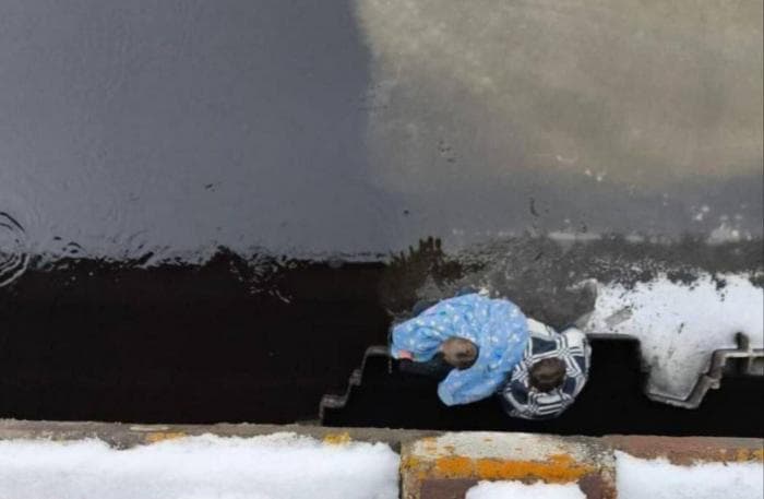 На реке Каменка двое детей провалились под лед