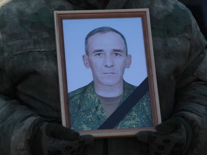 Каменск-Уральский простился с погибшим на СВО таксистом Эдуардом Бывальцевым