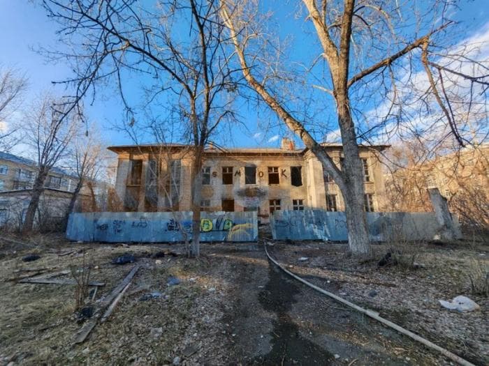 Заброшенный детский сад на Жуковского снова горит: кто стоит за поджогами?