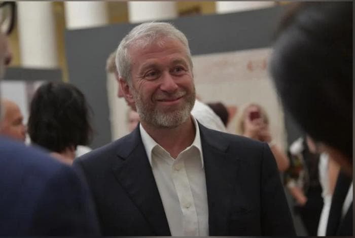 Абрамович и дочь Ельцина на премьере спектакля о Борисе Рыжем в Екатеринбурге