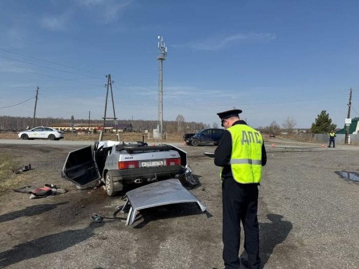 Машину разнесло на куски, есть пострадавшие: ДТП произошло на трассе под Каменском-Уральским