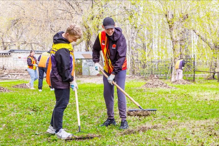 СинТЗ провел масштабную акцию по благоустройству Каменска-Уральского