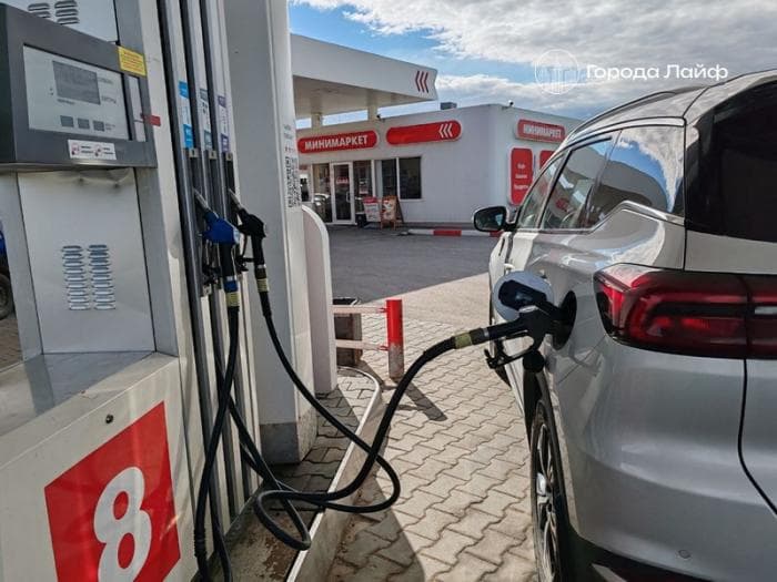 Четверо мужчин украли 69 тонн топлива с помощью насоса и шланга