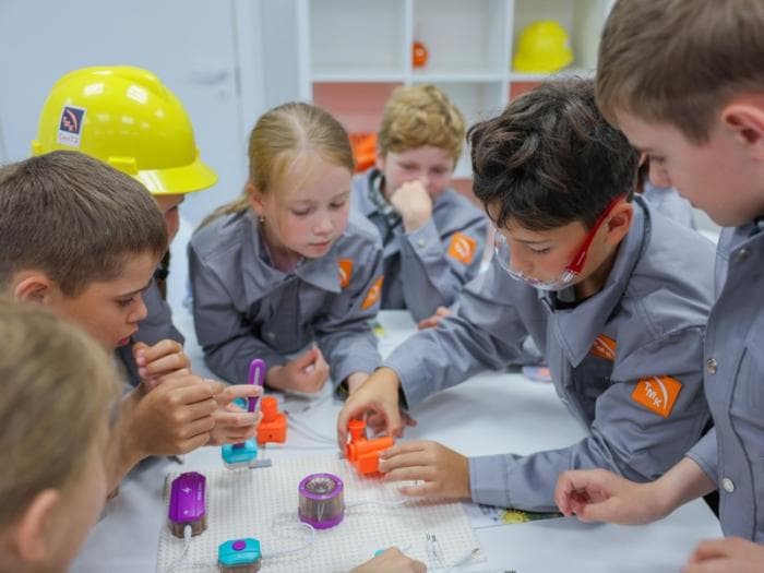 Синарский трубный завод провёл для школьников профориентационный квест «Один день на заводе»