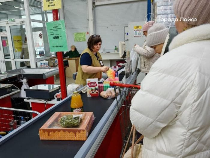 Вакансий всё больше — зарплат всё меньше: продавцы бегут из Свердловской области