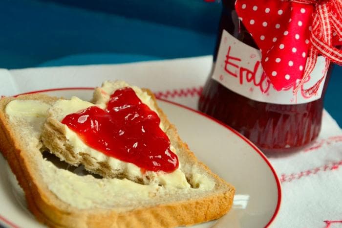 Вредно ли варенье? Врач объяснил, как правильно есть любимое лакомство