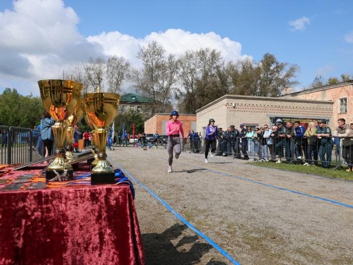 «Сотрудники МЧС – поистине героические люди»: в Каменске-Уральском стартовал чемпионат, где решают секунды и спасаются жизни