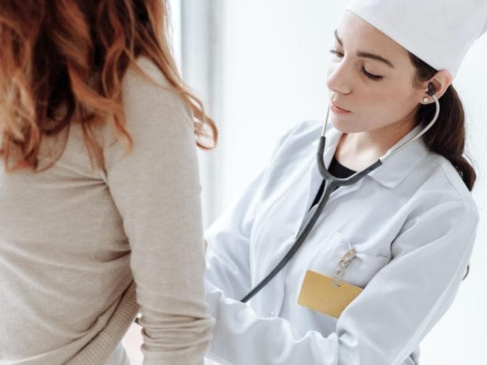 Лечить некому: в больницах Свердловской области не хватает сотен врачей