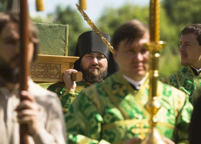 Сотни километров пешком ради веры: в Свердловской области начался Симеоновский крестный ход