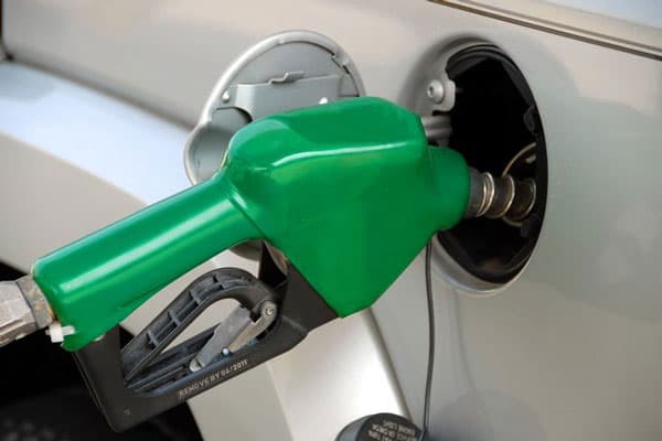 Бензина не хватает: в нескольких регионах России введены лимиты на заправку автомобилей