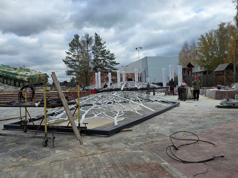 «Чёрный лес» поднимают в Каменске-Уральском — Аллея Славы готовится к открытию