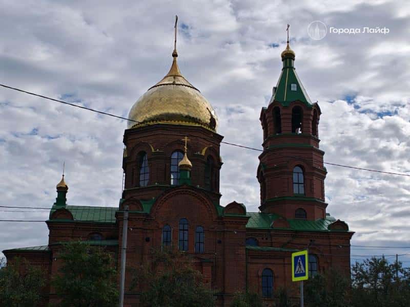 Выбрасывать запрещено! Священник рассказал, что делать со старыми иконами и как не осквернить святыню