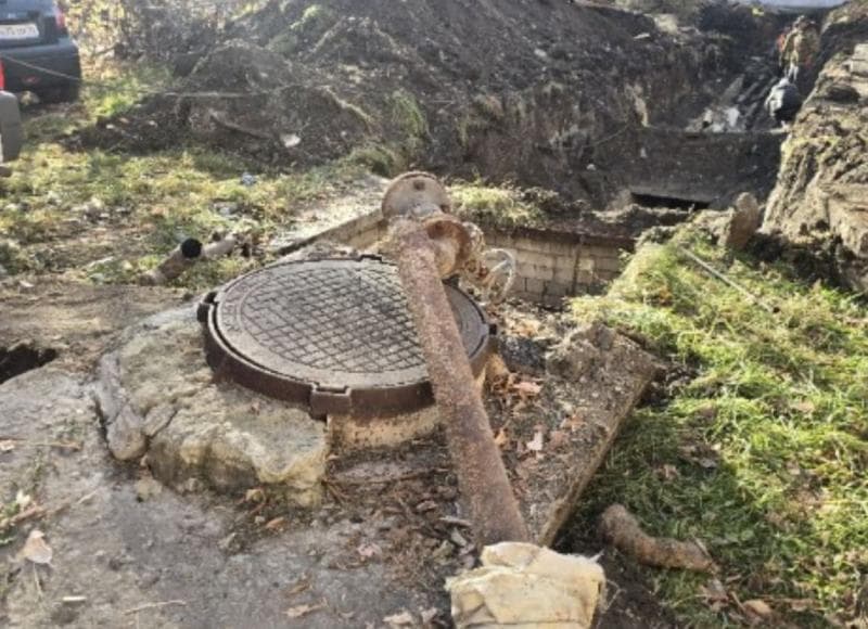 «Трубы изношены до свищей»: в Каменске-Уральском ремонтируют участок теплотрассы в поселке имени Чкалова