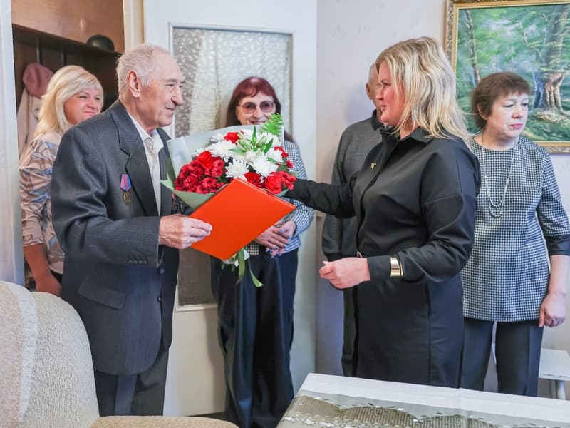 40 лет у огня: как ветеран СинТЗ прошёл путь от моряка до почётного металлурга