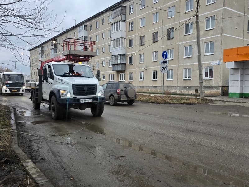 Жители Каменска-Уральского снова жалуются на тьму во дворах и требуют реакции