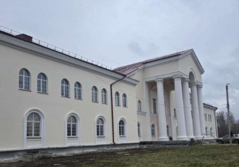 В Каменске-Уральском продолжают реставрацию Детского культурного центра