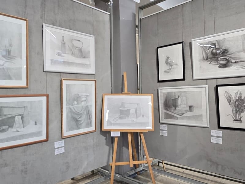 В Каменске-Уральском открылась детская выставка «Всё лучшее-2025» с 300 работами юных художников