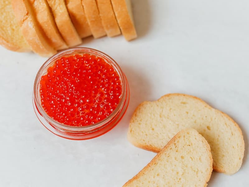 В икре пяти брендов нашли кишечную палочку: Роскачество проверяет производителей