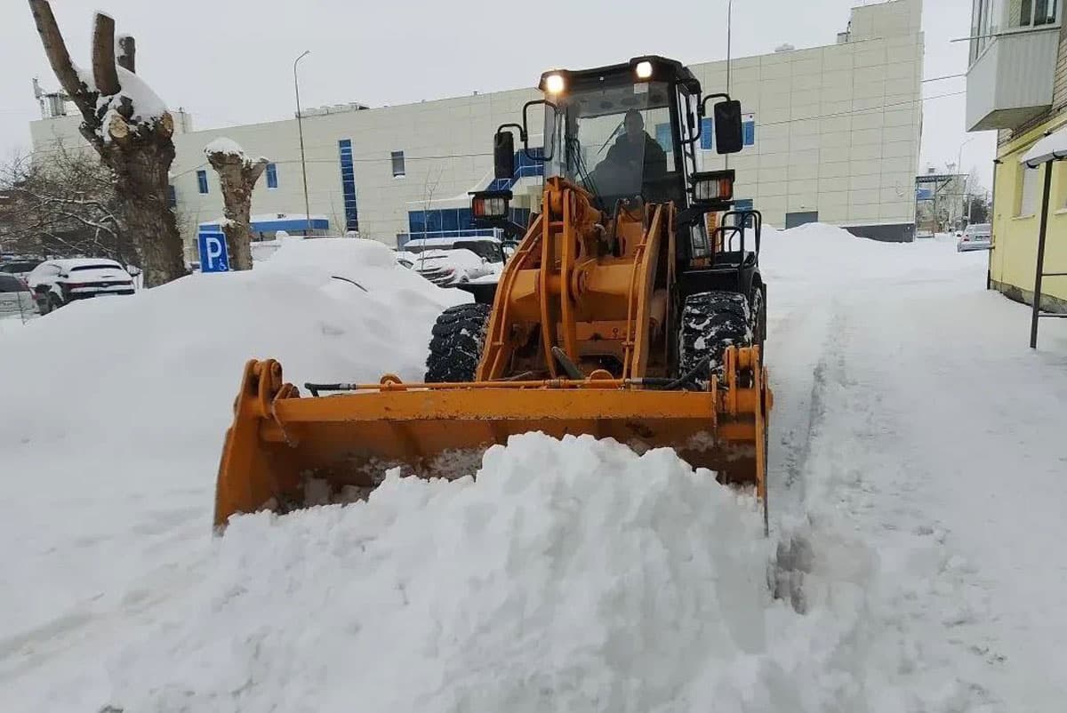 Снег не даёт передышки: во дворах Каменска-Уральского работают 20+ машин