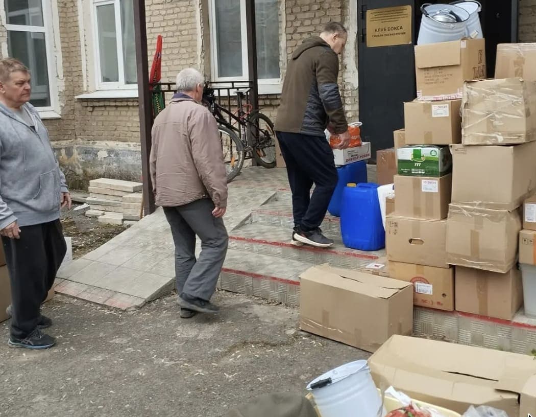 Из Каменска-Уральского в зону СВО отправили две «Газели» с маскировочными сетями, продуктами и скоростным мотоциклом